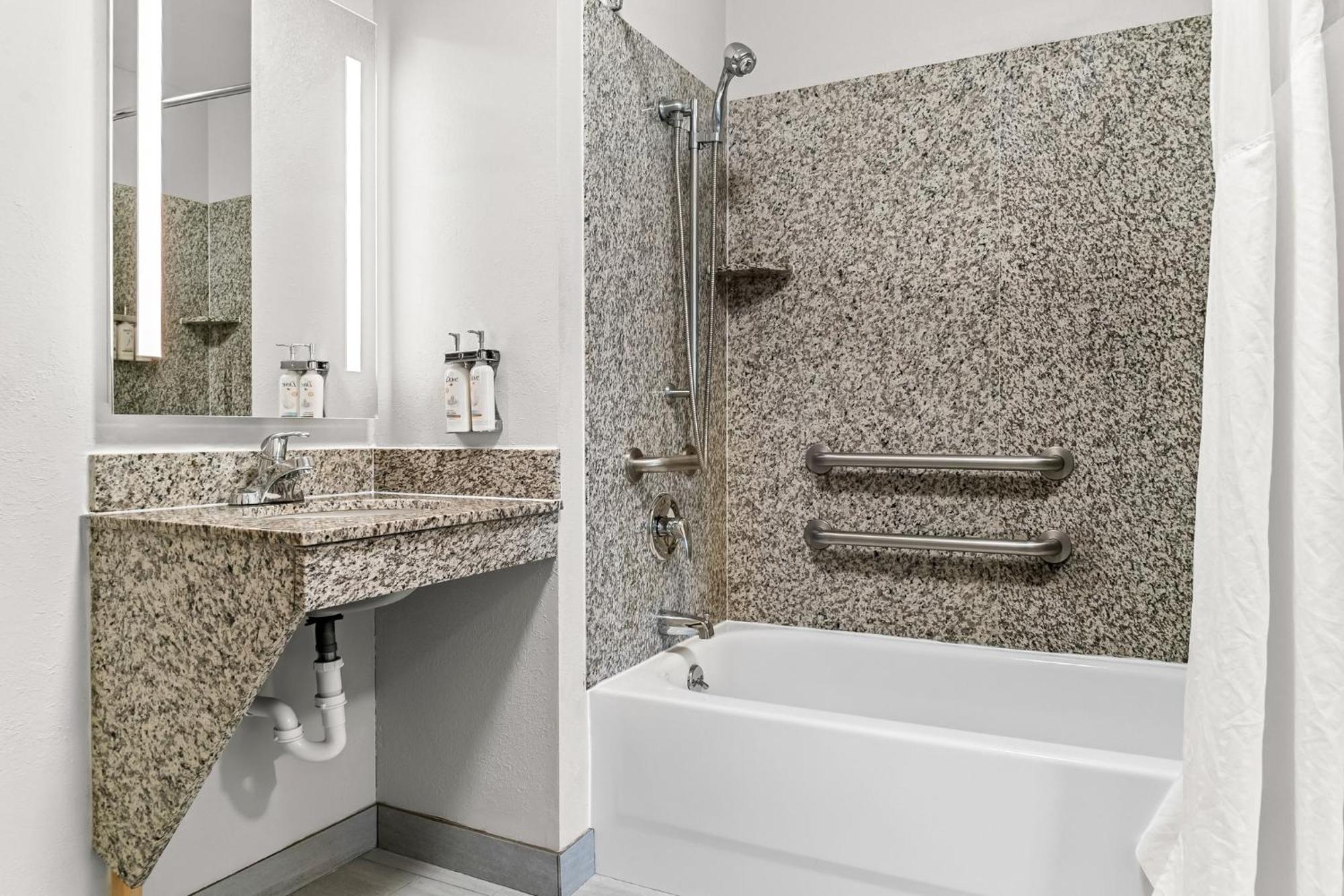 Holiday Inn Express & Suites Detroit - Novi By Ihg Ngoại thất bức ảnh