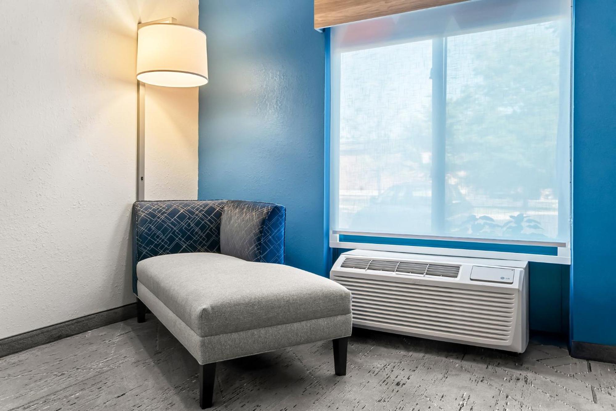 Holiday Inn Express & Suites Detroit - Novi By Ihg Ngoại thất bức ảnh