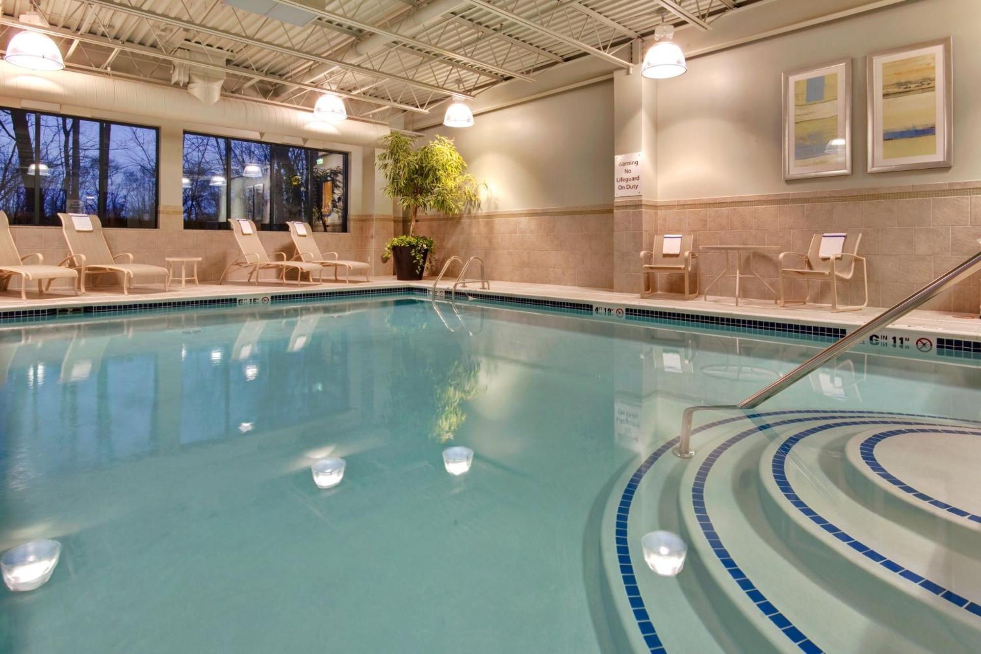 Holiday Inn Express & Suites Detroit - Novi By Ihg Ngoại thất bức ảnh